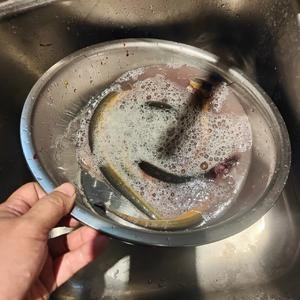 巧杀黄鳝的做法 步骤4