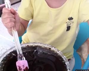 超简单的自制生巧(75%黑巧无白巧)的做法 步骤3