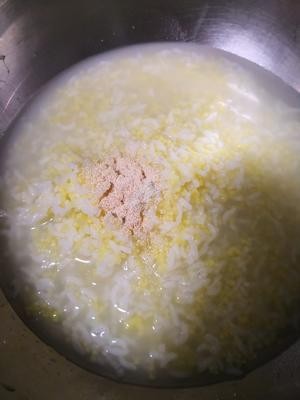 巧用剩粥的做法 步骤1