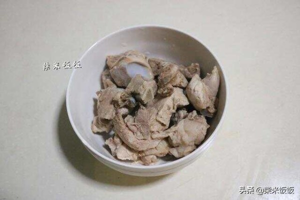 炖骨头汤搭配这食材，只放盐就很好喝，其它调味料都省了