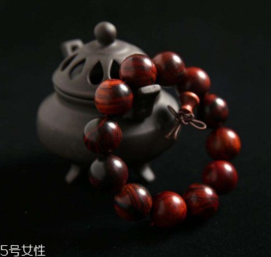 红酸枝手串怎么盘玩 这些技巧要掌握