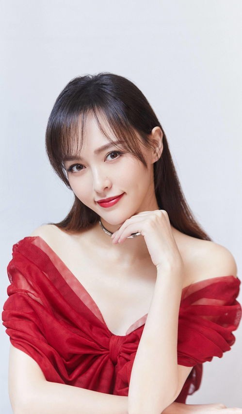 唐嫣说目前是人生中最放松的阶段_唐嫣时尚文艺大片，新采访：目前是人生最放松的阶段，只管奔跑