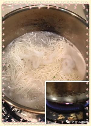 1岁宝宝辅食|西红柿鸡蛋青菜面的做法 步骤4