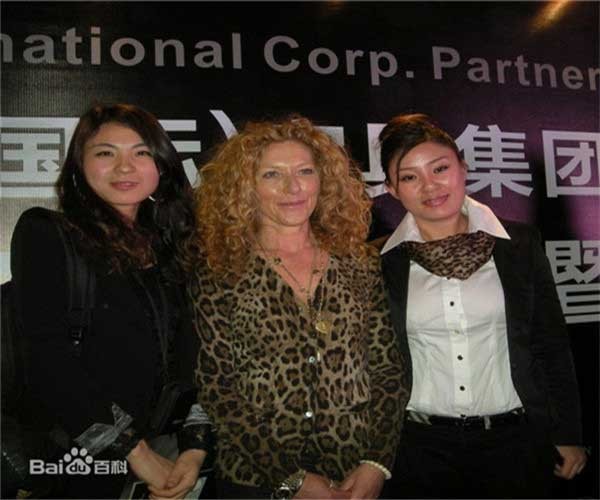 曼洛尼王总与凯莉赫本