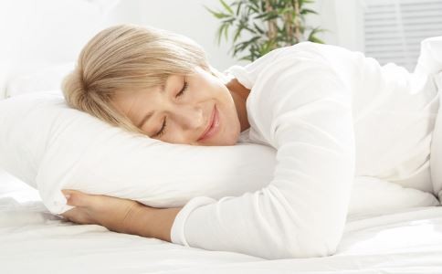 老年人为何睡眠质量差 老年人为什么睡眠质量差 怎么改善老年人的睡眠质量