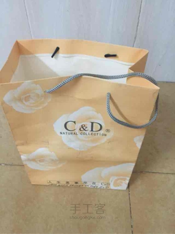 超简单废旧物DIY收纳小书架 第2步