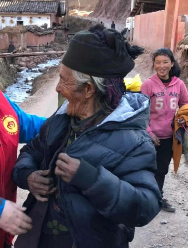 第一期【贫困山区捐衣、捐书地址】，请一起传递，帮助他们！