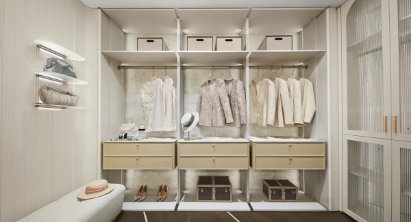 modern-cream-style-walk-in-wardrobe-with-glass-doors