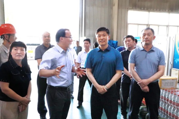 战高温 | 航天科技集团六院院长王万军一行看望慰问公司一线干部职工