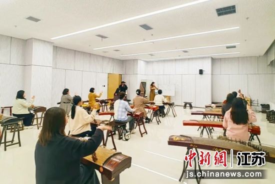 滨海县文化艺术中心举办“市民夜校”。滨海县委宣传部供图