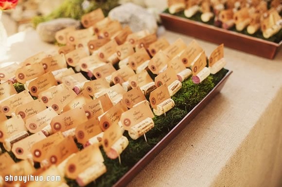 葡萄酒瓶和软木塞变废为宝 DIY婚礼小饰品 - www.youjiao5.com