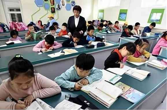 '作业帮智能辅导小助手：一对一精准解答学疑惑'