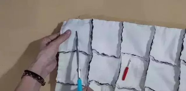 旧衣服改造坐垫，不比买的差哦，附详图教程