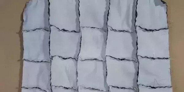 旧衣服改造坐垫，不比买的差哦，附详图教程