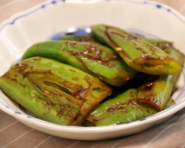 健康低卡家常菜——简易虎皮青椒的做法