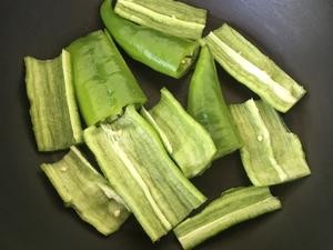 健康低卡家常菜——简易虎皮青椒的做法 步骤2