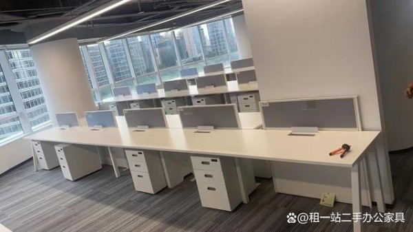 租一站大批量95成新二手办公家具租赁出售-有驾