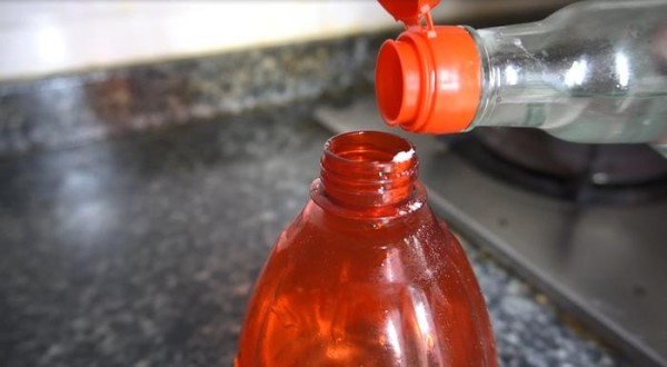 灶台瓷砖油腻腻又难擦？只需加3样东西，轻松擦除油渍又快又干净