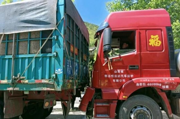 【一盔一带】安全带=生命带，驾车上路行驶请系好安全带！-有驾