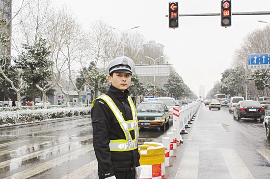 雪天出行更要遵守交规