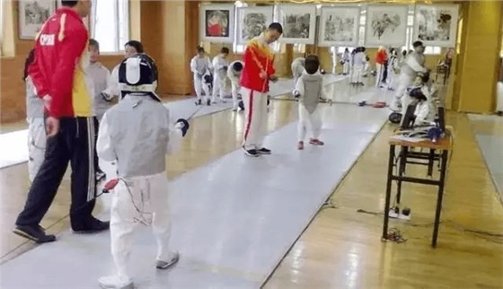 凯旋击剑运动中心：提供全套击剑设备