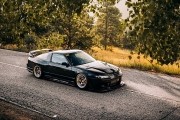 改装超光滑的黑色日产240SX