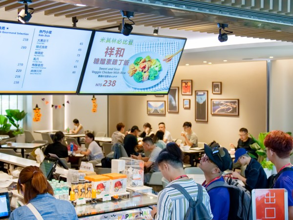 升恒昌免税商店旗下的餐厅hómee KITCHEN观察现代吃素趋势，陆续引进米其林指南必比登推介的素食餐厅祥和蔬食、获米其林绿星的阳明春天（士林）。（图／升恒昌免税商店提供）