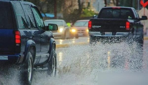 下雨=免费洗车？真相很扎心！后悔知道晚了……-有驾