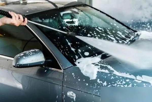 下雨=免费洗车？真相很扎心！后悔知道晚了……-有驾