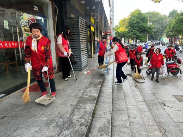 20241205江汉区汉兴街道常远里社区“冬日里的一抹“红” 清洁家园进行时”.docx