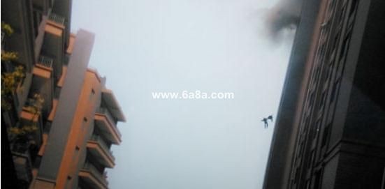 消防员手拉手坠楼殉职 健康养生需注意家庭防火 www.6a8a.com