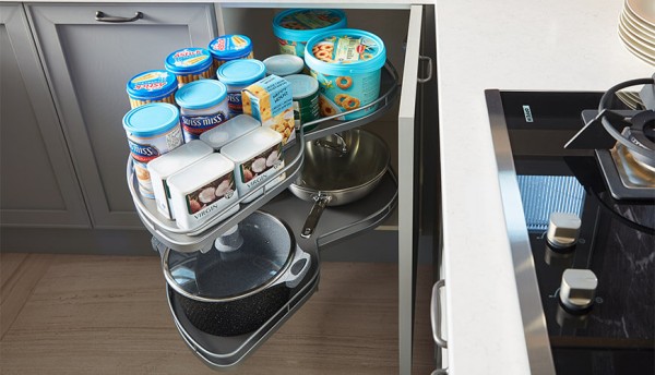 Pull-out-orner-shelf