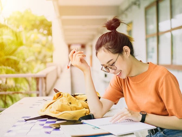 2021年去新西兰留学一年的学费是多少钱?生活费是多少?