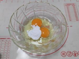 黄桃千层蛋糕的做法 步骤2
