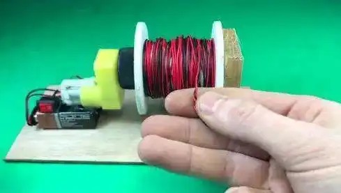 自动收缩卷线器自制视频讲解，简易自动收缩卷线器制作教程，动手打造高效收纳神器！