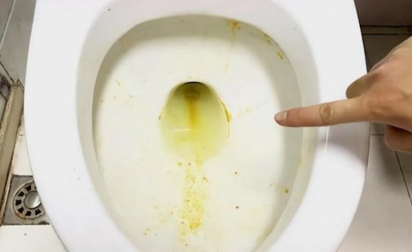 马桶黄渍污垢难清理?教你3招,瞬间洁白如新,拥有干净生活