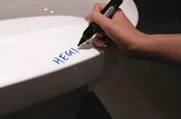 马桶黄渍污垢难清理?教你3招,瞬间洁白如新,拥有干净生活