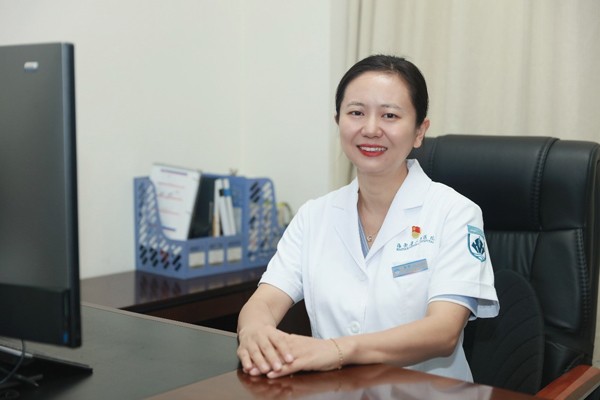 海南省人民医院副院长陈峰发言。受访者供图