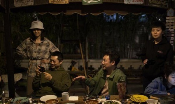 老戏骨张颂文北京农家住所曝光，鸟笼绿植装饰齐全