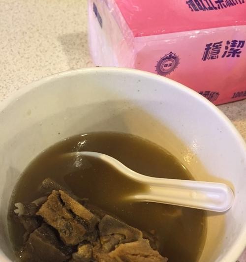 土豆山药炖排骨，营养美味又滋补（家庭健康餐桌上的经典佳肴，口感细腻鲜美，滋润身心，别有风味）