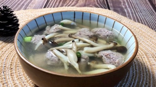 冬天多喝肉丸汤，教你神仙吃法，汤甜入味，肉丸Q弹好吃