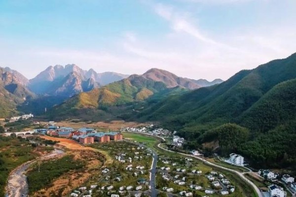 最美黄山途居露营——房车里的慢生活旅行体验-有驾