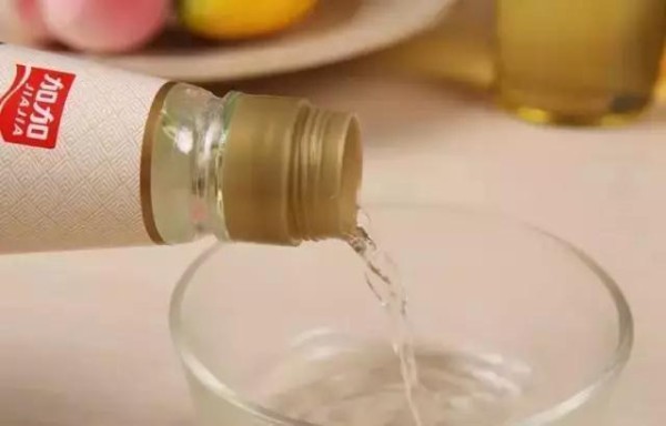塑料瓶万万别扔,放马桶水箱上臭味不再有!