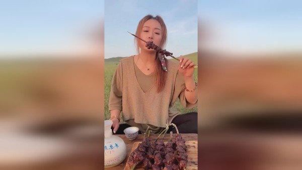 难怪内蒙小姨一直没有男人敢娶，上桌子一看，啥家庭能养得起？