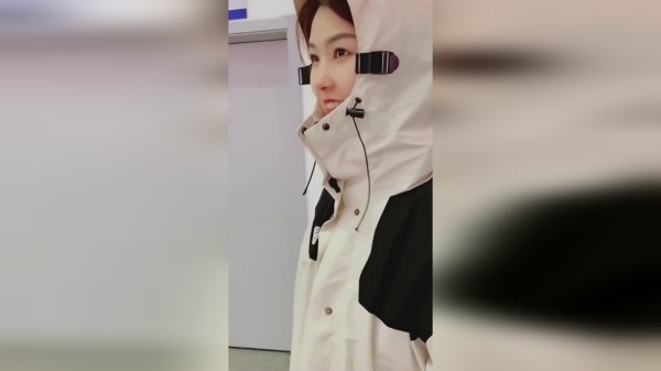 美女这是做了什么见不得人的事情吗？怎么包裹的这么严实？