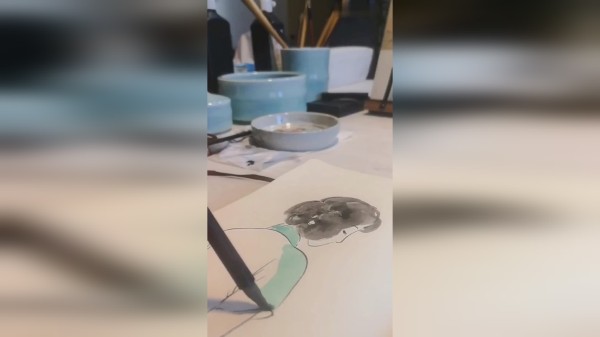 深秋凉意起，有没有一个人，能够为你披一件外衣？