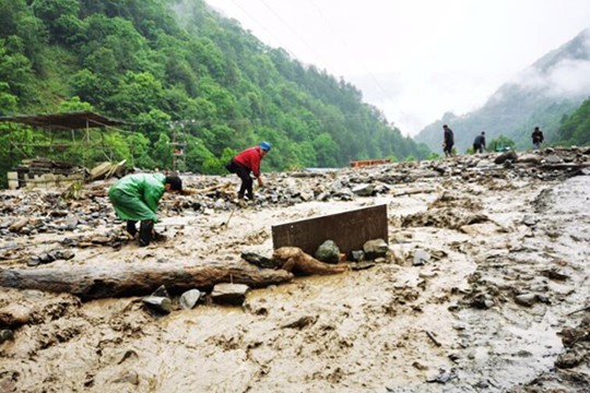 云南局地雨势仍强劲 北方气温先升后降