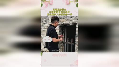 某地旅游景点，帅哥扔进去这东西后，发现很多人的想法都一样