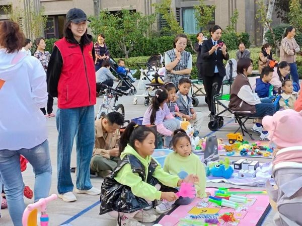 夏庄街道垃圾分类跳蚤市场倡导“以物换物”，让闲置物品流动起来