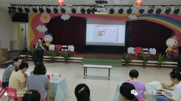 让植物住进生活——记广州市第二幼儿园工会庆祝教师节微景观DIY活动-幼师课件网第3张图片